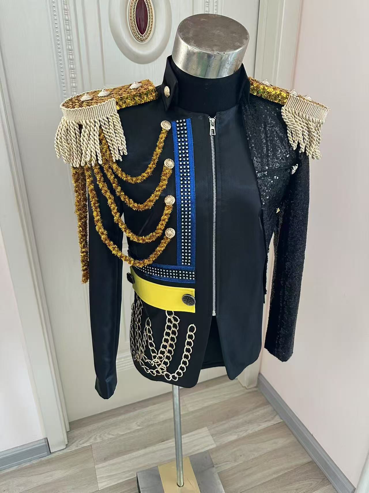 เสื้อแจ็คเก็ตชายพู่ห้อยสไตล์รอ - Men'S Formal Wear บทวิจารณ์และราคา